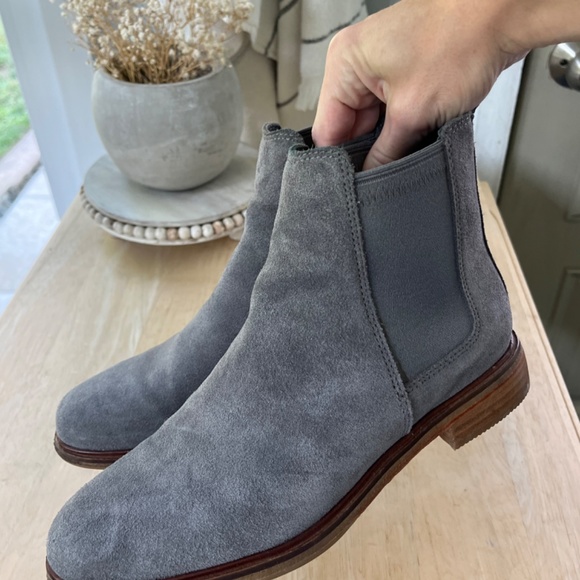 Clarks Women’s Arlo Boots - Picture 2 of 5